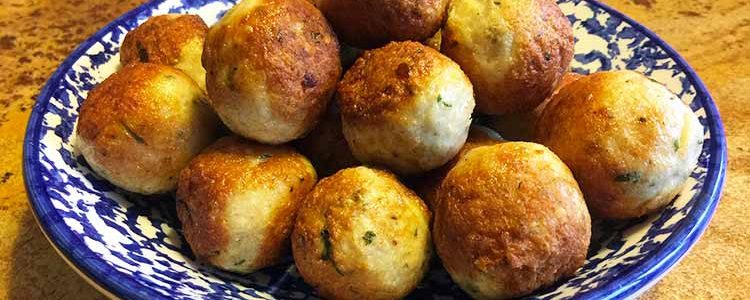 Potato and tuna meatballs are tasty tuna-based morsels that are very simple to make, and yet very tasty. They are an easy recipe and if we want economic,
