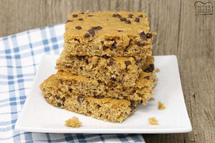 Peanut Butter Banana Bars are packed with bananas, whole wheat flour, peanut butter and chocolate chips. Perfectly sweet, filling & satisfying snack!
