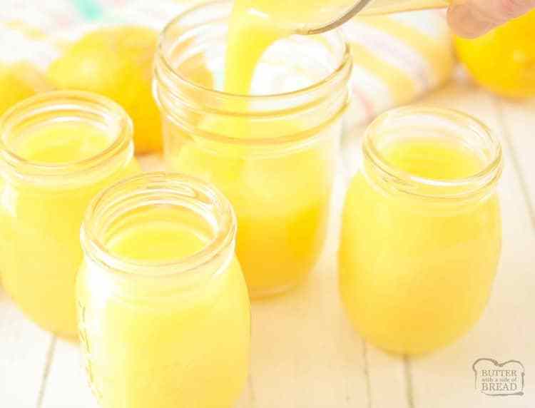 putting homemade lemon curd in glass jars