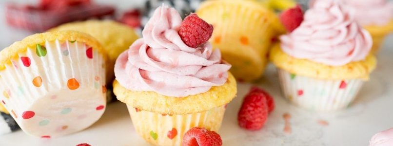 RASPBERRY BUTTERCREAM FROSTING - Butter with a Side of Bread