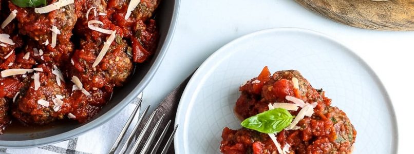 Slow Cooker Meatballs In Easy Tomato Basil Sauce