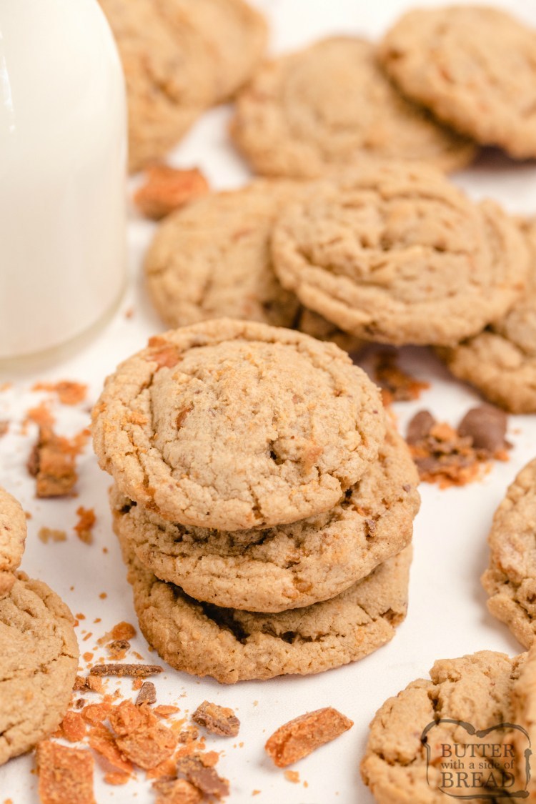 Peanut Butter Butterfinger Cookies are amazingly soft, chewy and full of crunchy peanut butter and chunks of Butterfinger candy bars!