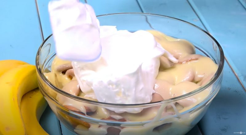 meringue on homemade banana pudding