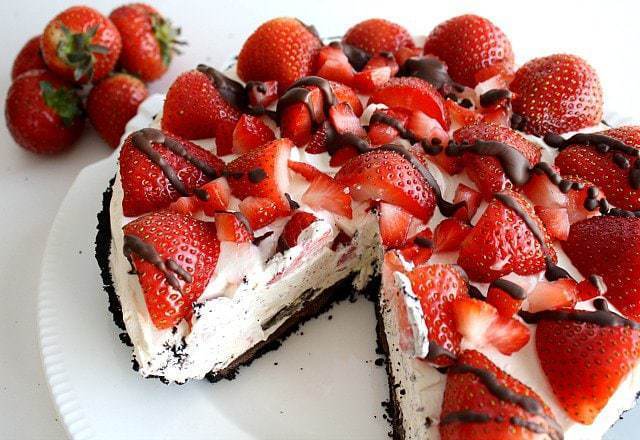 Strawberries and Cream Pie is one of those desserts that looks really fancy but only takes a few minutes to make and is absolutely delicious too!