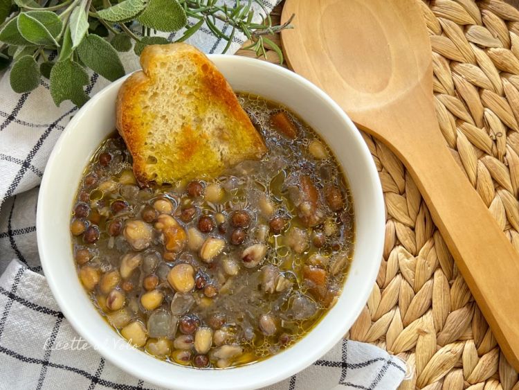 soup-of-roveja-and-peas