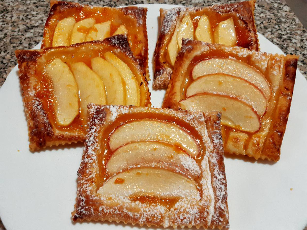 Apple puff pastries