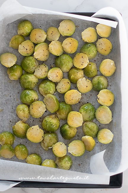 how to make baked brussels sprouts - Recipe by Tavolartegusto