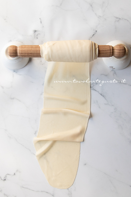 roll of dough for curly puff pastry - Recipe by Tavolartegusto