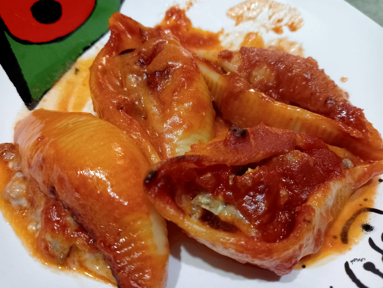 conchiglioni stuffed with sauce