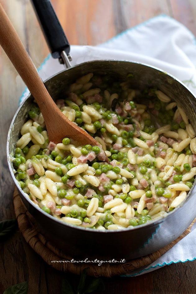 pasta recipe with peas and ham
