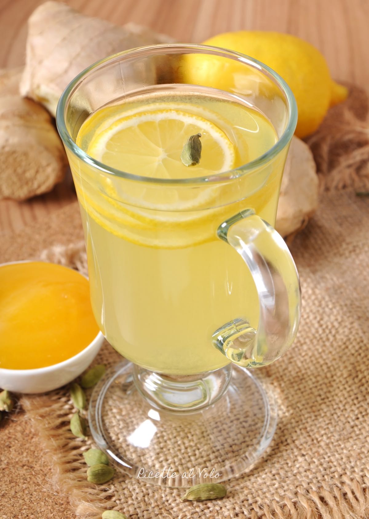 Ginger-lemon-turmeric herbal tea for deflating belly