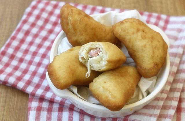 Fried calzones "style =" width: 640px;