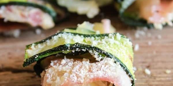 Grilled courgette rolls with ham and cheese