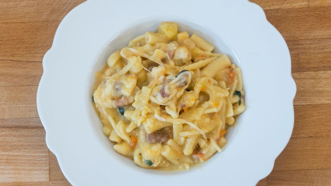 Neapolitan pasta, potatoes and provola recipe