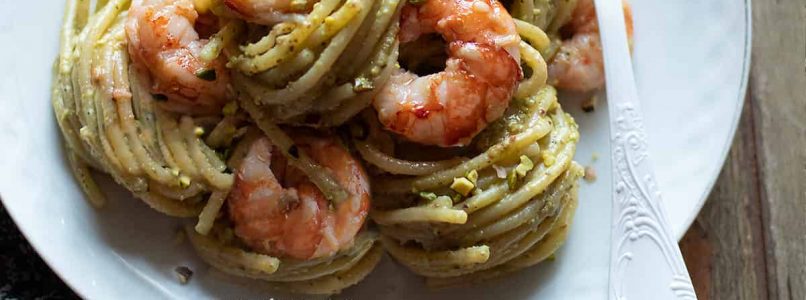 spaghetti with pistachio pesto and prawns