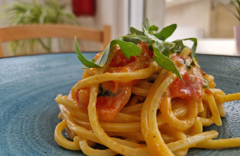 spaghetti with cherry tomatoes
