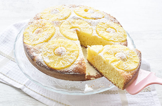 Pineapple and Coconut Cake "style =" width: 640px;