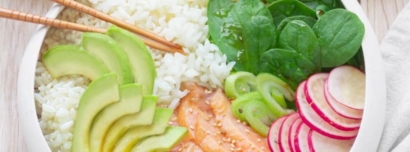 Poke bowl: the recipe with salmon and avocado