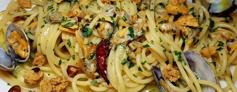 spaghetti, clams and tarallo