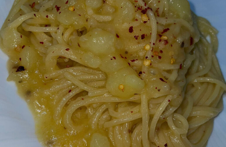 spaghetti garlic oil with potatoes
