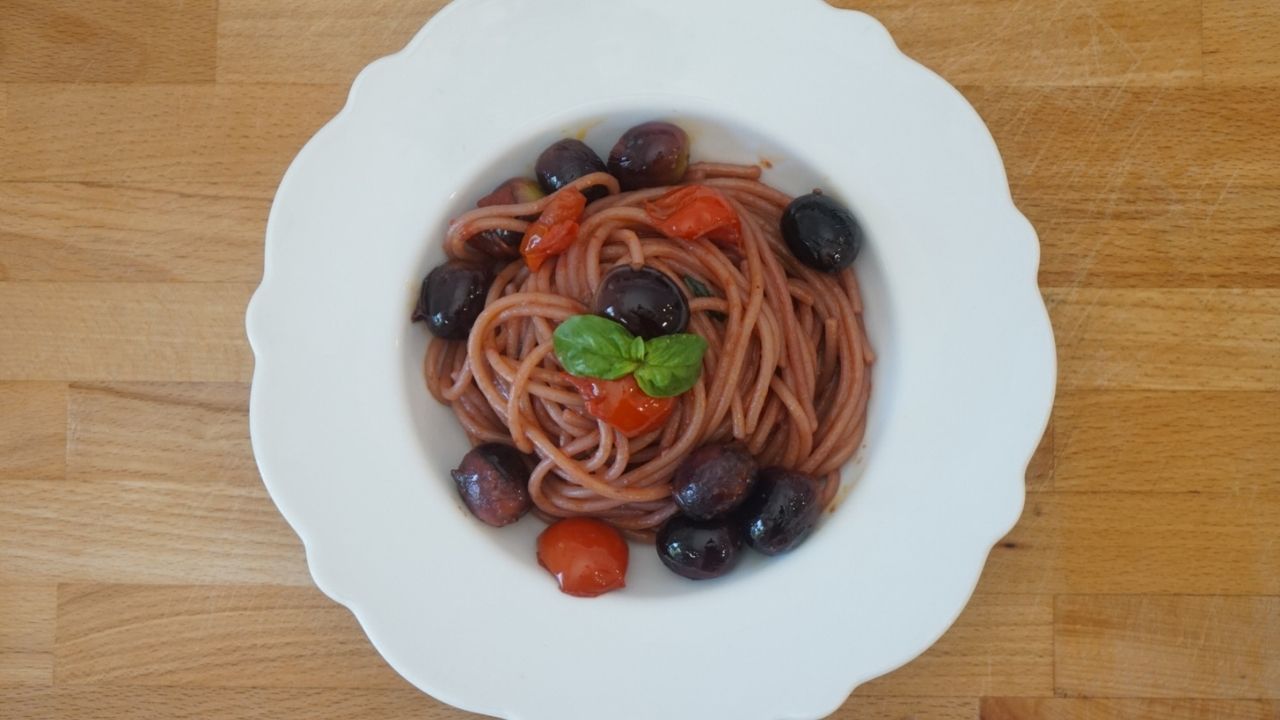 spaghetti with sweet fried olives from Puglia