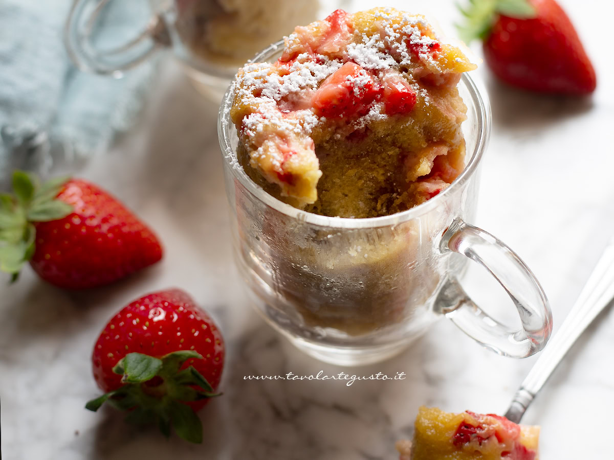 Strawberry cup cake - Recipe by Tavolartegusto