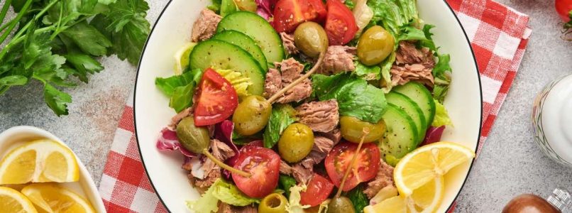 salad-tuna-tomatoes-olives-cucumbers