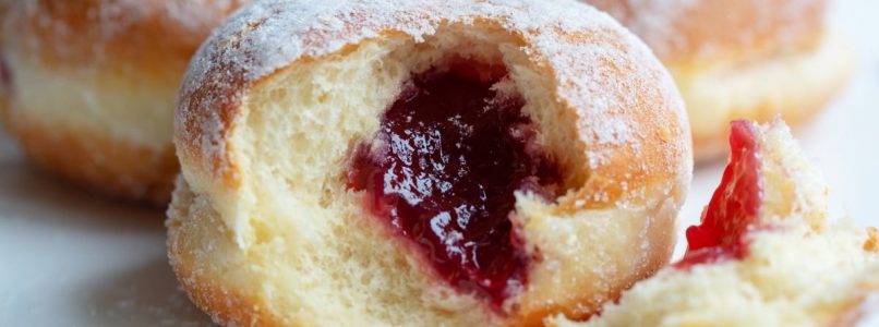Viennese-donuts-with-cherry-jam
