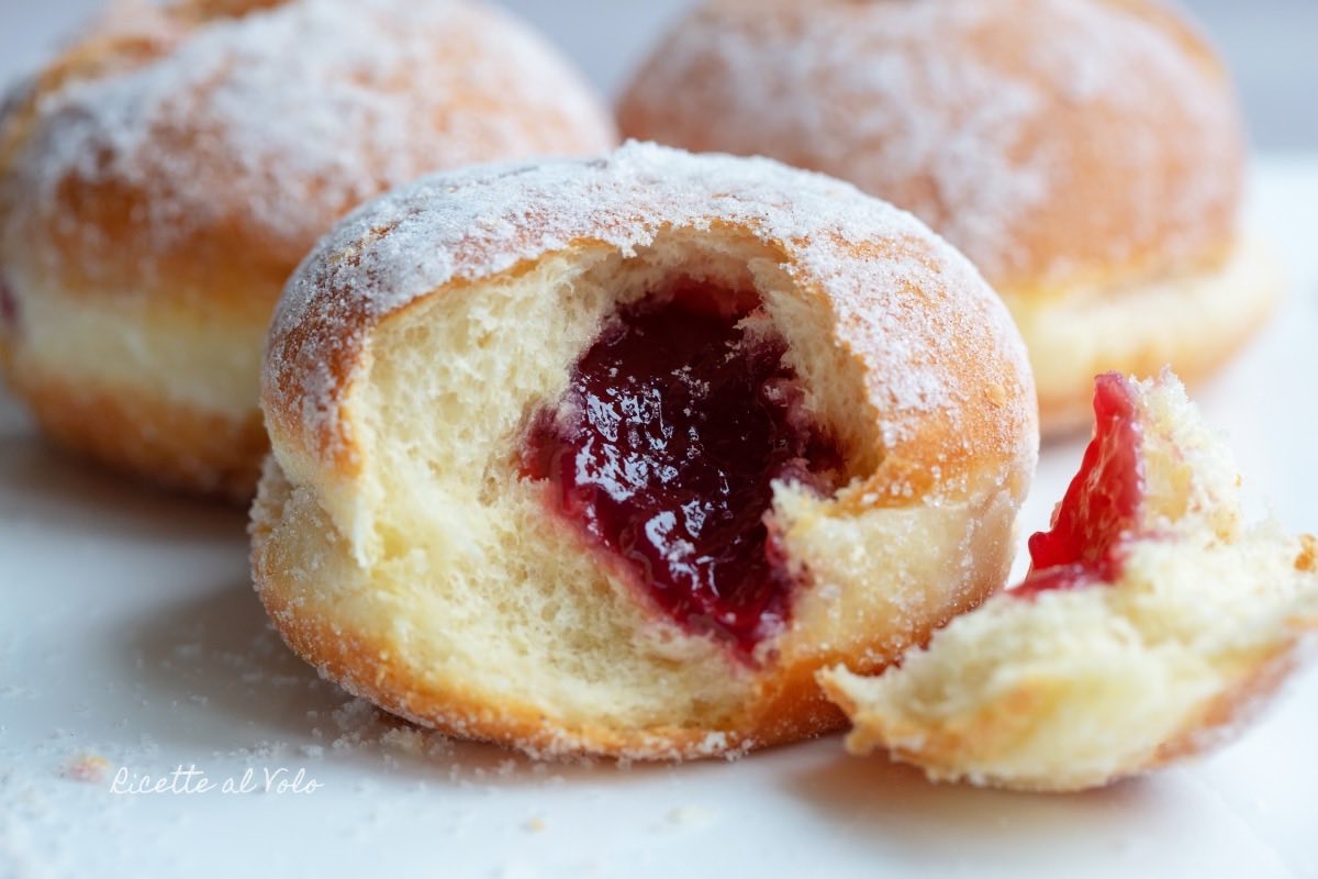 Viennese-donuts-with-cherry-jam