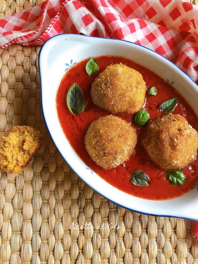 Pumpkin and chickpea meatballs with tomato