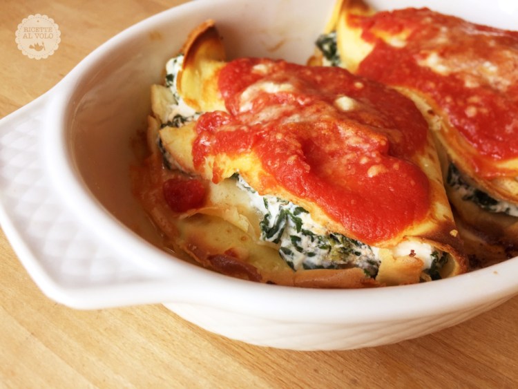 Crepes with ricotta and spinach in sauce