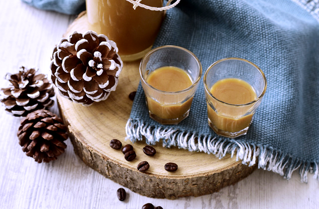 Creamy homemade coffee liqueur "style =" width: 640px;