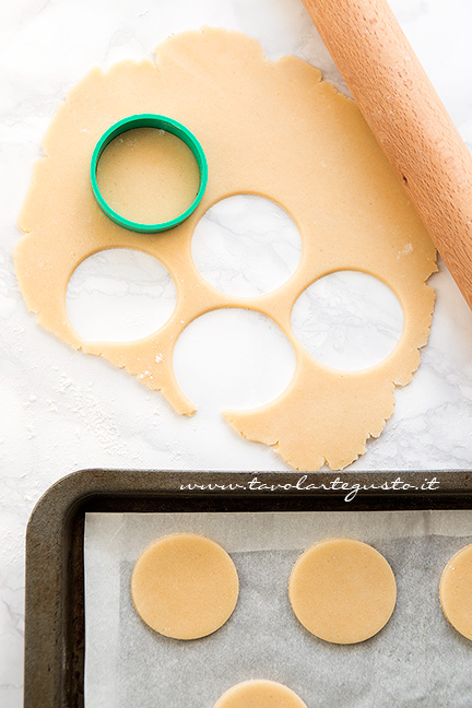 bake the cookie bases of halloween spiders