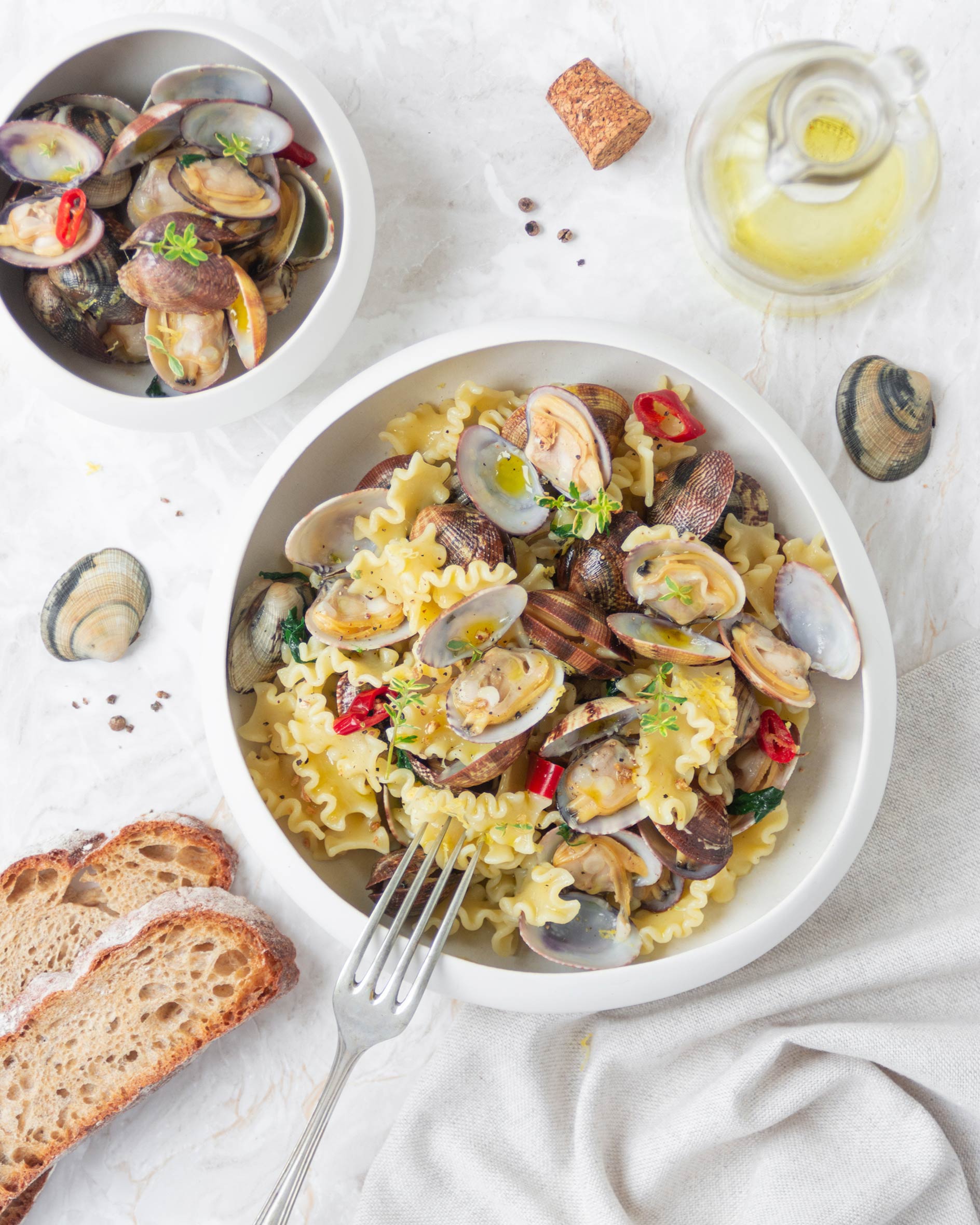 Passive cooking pasta with clams